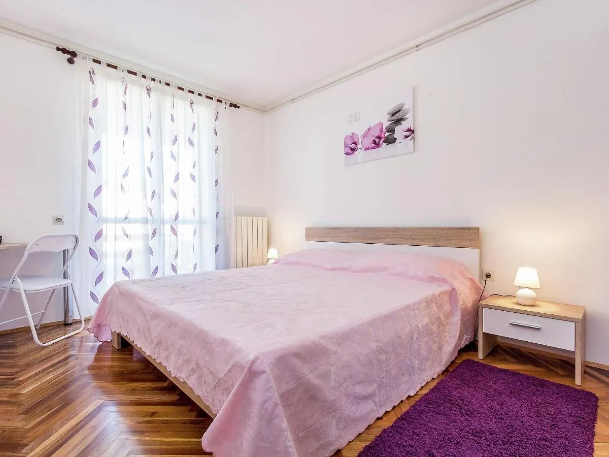 Lovely Apartment Only 500 M From The Sea Pomer Croatia
