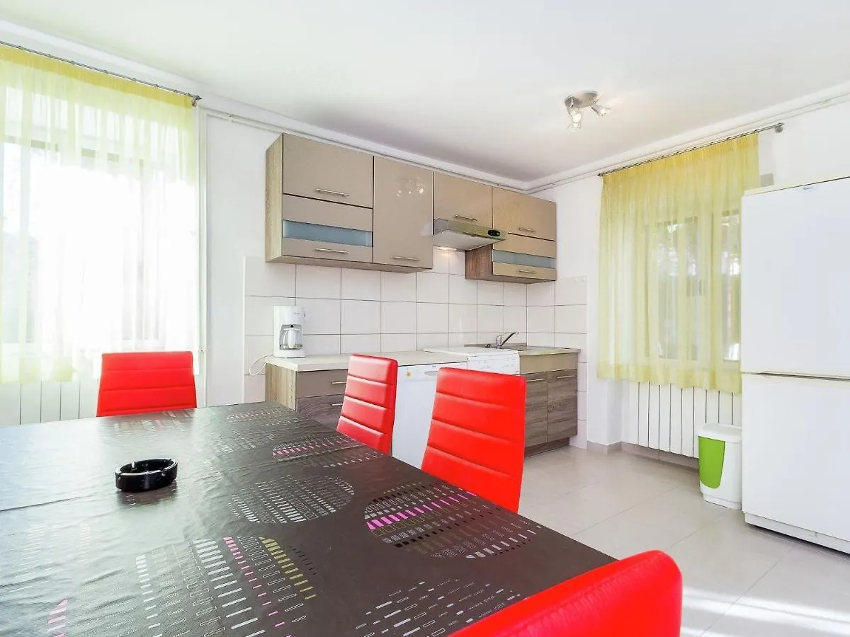 Lovely Apartment Only 500 M From The Sea Pomer Croatia