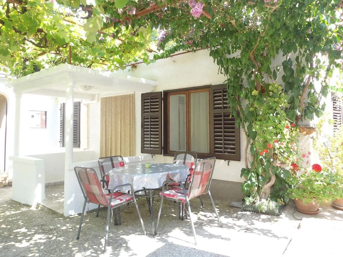 Lovely Apartment Only 500 M From The Sea Pomer 0*,  Croatia